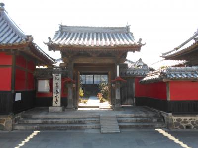 豊前中津　官兵衛をたずねる　国衆宇都宮鎮房が中津城内の酒宴席で黒田長政に誘殺され待機の鎮房家臣らが斬殺され赤壁となった『合元寺』散歩