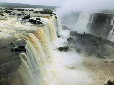南米④  イグアスの滝　ブラジル側　雄大な滝が目の前でみえます。