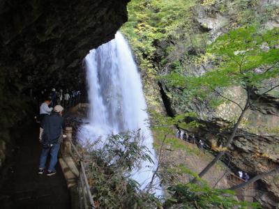 信州高山村の松川渓谷には裏見の滝があった