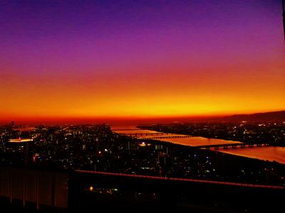 都会からの夕景　～大阪・梅田スカイビル～