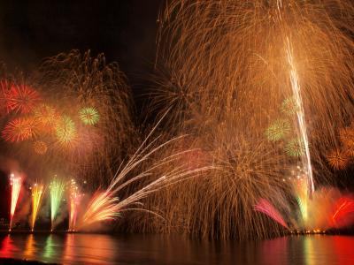 江ノ島　花火大会　間近で大迫力、海ならでは？の演出に感動