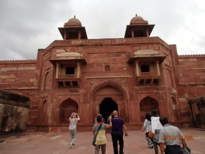 インド世界遺産の旅（２５）アクバル帝の居城「ファテイープル・シークリー城」観光。