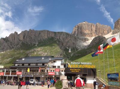 2014 イタリア・夏のドロミテへ　(5)ポルドイ峠～コルティナ・ダンペッツオ