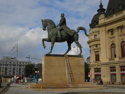 ドラキュラを探しに♪ブルガリア＆ルーマニア８日間☆その７☆ブカレスト①～革命広場に血のついた塔？！＼(゜ロ＼)