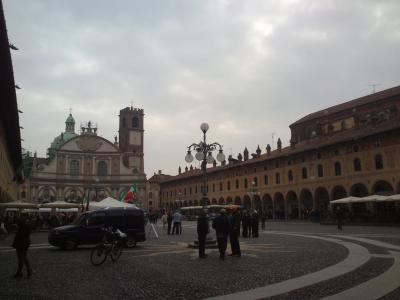 ビジェーバノ - ダビンチとブラマンテ 巨匠の作った広場