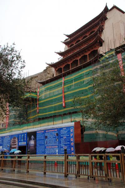 2013年中国新疆放浪記047・敦煌散策…その01・雨の莫高窟は波乱づくし！
