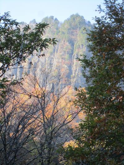 宮城の紅葉　その４　～　二口峡谷で錦秋の滝と大絶壁に感動する　～