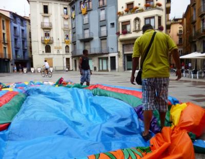 カタルーニャ独立を願う旗、アラゴンのレストラン、監視する側される側