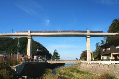 西日本一日乗り放題きっぷで列車に揺られて秋の竹田城跡から鳥取へ（その2、天空に向かってそびえ立つ余部橋梁）