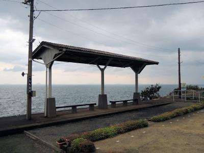 海に面した下灘駅と鉄道レストラン