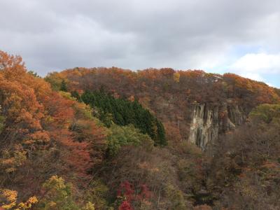 白河近隣の紅葉を求めて、お隣西郷村の「雪割橋」へ