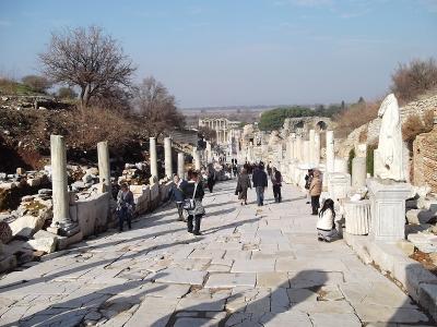 トルコ史跡巡りの旅（１３）エフェス遺跡巡り。「アルカデア大通り」。