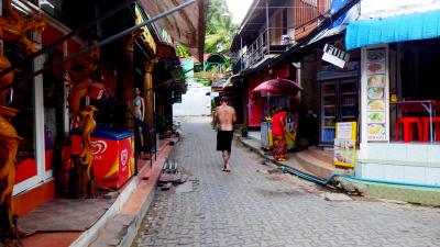 2 Singapore シンガポールからの週末エスケープ、　Koh Phi Phi Don ピピ島、Krabi クラビ、This must be walking by heavenly message