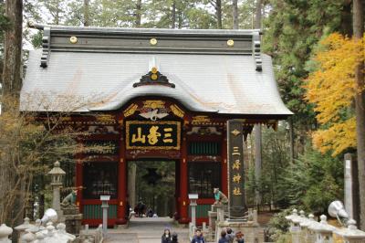 紅葉の秩父路を行く　三峯神社