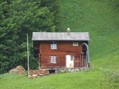 生活の拠点は牛小屋