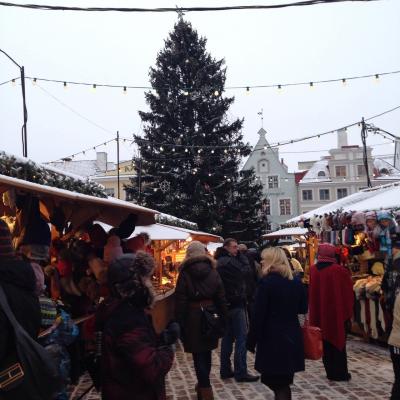 タリン、ヤエコヤ広場のクリスマスマーケット