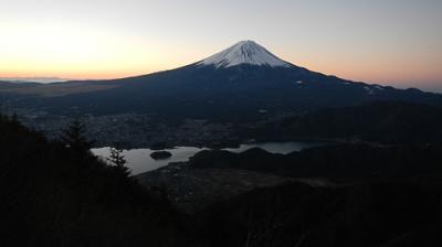 富士山を見て歩こう御坂山塊縦走