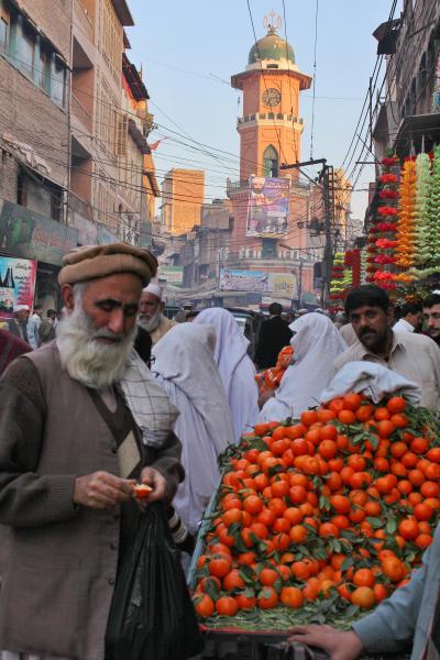 再びPAKISTAN9　バザールを抜け時計塔、隊商宿跡へ　Peshawar