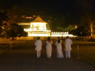 スリランカ、ハード女子旅(2015年)４～暗いうちから仏歯寺へ