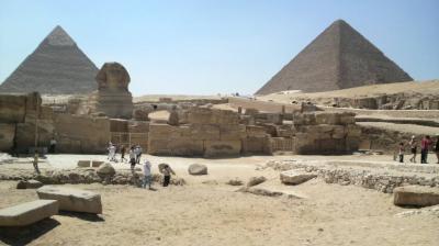 ギザのピラミッドと考古学博物館・エジプト(09.07)