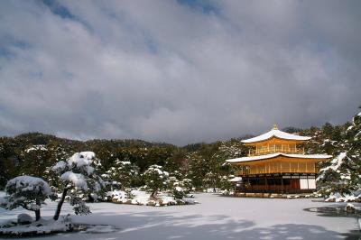 京都が大雪と聞いたので（その1、雪化粧の金閣寺）