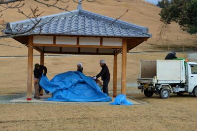 奈良散歩−１３　山焼きを待つ　若草山　と　水谷茶屋