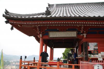 奇岩の上に建つ千光寺