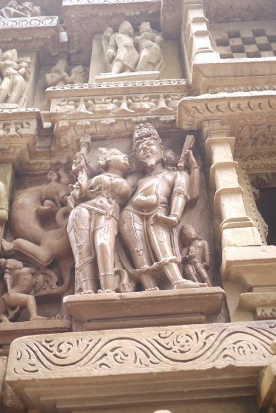 エロいけど、可愛いので、思わず微笑んでしまう、インド・カジュラホーのエロチックな世界遺産彫刻