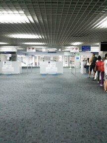 クラビ国際空港に着きました。