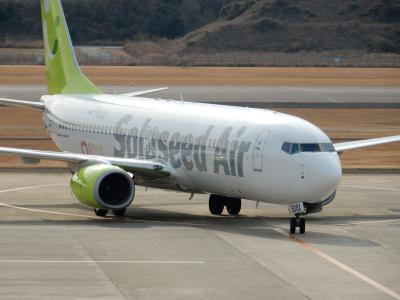 長崎空港　3F 展望デッキで飛行機を見ながらくつろぐ