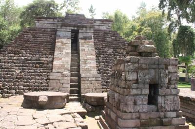 インドネシア２０１５（６）ソロ周辺の遺跡巡り（スクー寺院・チュト寺院）