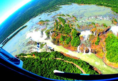 イグアスの滝をヘリーから眺め下ろす！（イグアス/ブラジル）