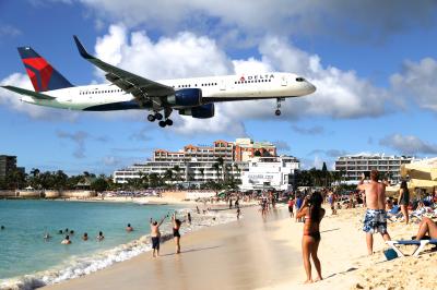 憧れのセントマーティン島上陸。迫りくる飛行機に大興奮！