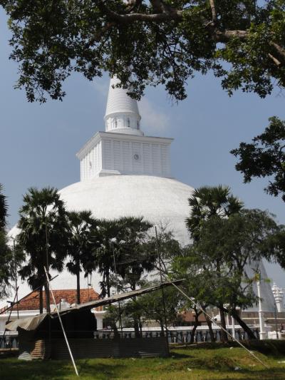 スリランカ周遊① 寝不足で文化三角地帯へアヌラーダプラとミヒンタレー