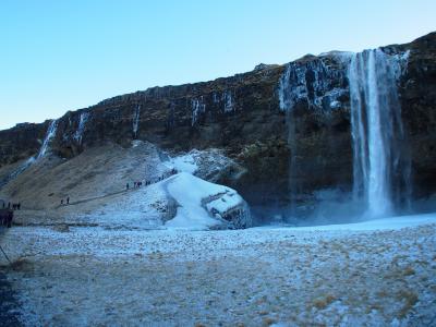 アイスランド旅その９　南海岸ツアー・・・にギリギリ参加、　セリャランスフォスの滝に圧倒される！