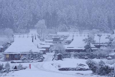 山は山でも雪景色の美山かやぶきの里へ