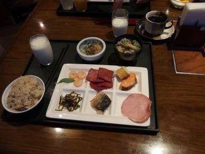２３．2015年沖縄旅行（リザンの2日目の朝食も七海です）