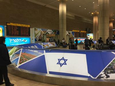 イスラエル　テルアビブ空港　到着審査はあっという間に通過しました。
