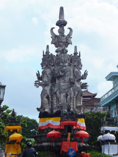 【バリ島東部】 スマラプラ王宮跡の「地獄絵」 & 水に浮かぶようなタマン・ウジュン宮殿跡でセレブ気分♪