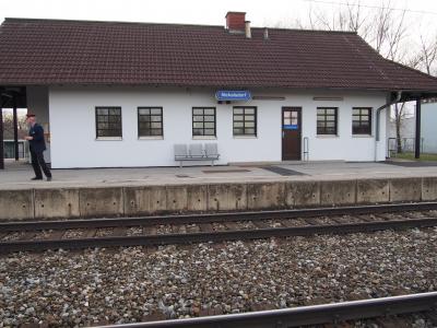 オーストリア⇒アウトレット⇒スロバキア　首都ブラチスラバへ電車で移動します。