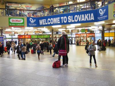 スロバキア　ブラチスラバ駅⇒ハンガリーブダペスト駅まで電車の旅