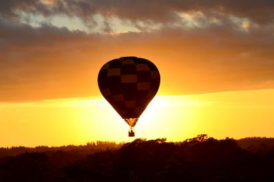 熱気球で空中散歩　　空から眺める南アフリカの大地　　