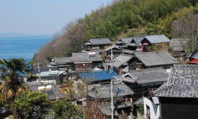 急斜面の真鍋島岩坪集落と、気ままな猫の佐柳島を訪ねて（岡山）