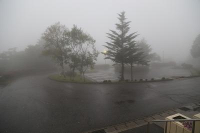 霧の茶臼山高原