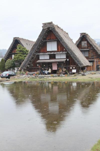 温泉でゆっくり、翌日は雨の白川郷