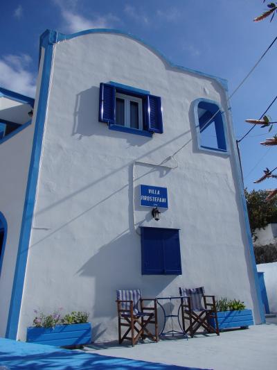 紺碧のエーゲ海に浮かぶ島々を訪ねて　【４】　サントリーニ島での宿泊はここ！ヴィラ・フィロステファニー