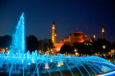 トルコ航空ビジネスクラスで行く、日帰りイスタンブール　夕日の町並みと満月の夜景