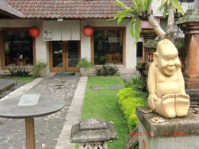 ウブドの萬まるで大好きなブロガーさんご夫妻とランチ(飲み会?)そしてちょこっとネカ美術館