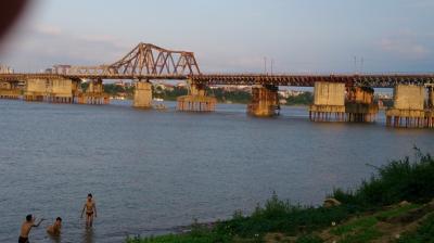 危険と知らずに渡ってしまいました（ロンビエン橋）