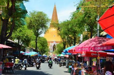タイ　ナコーンパトムで世界一でっかい仏塔を仰ぎ見る　オッサンネコの一人旅